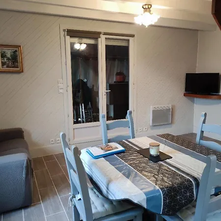 Rustique Au Perigord Noir Avec Terrasse Et Equipements Inclus - Fr-1-616-57