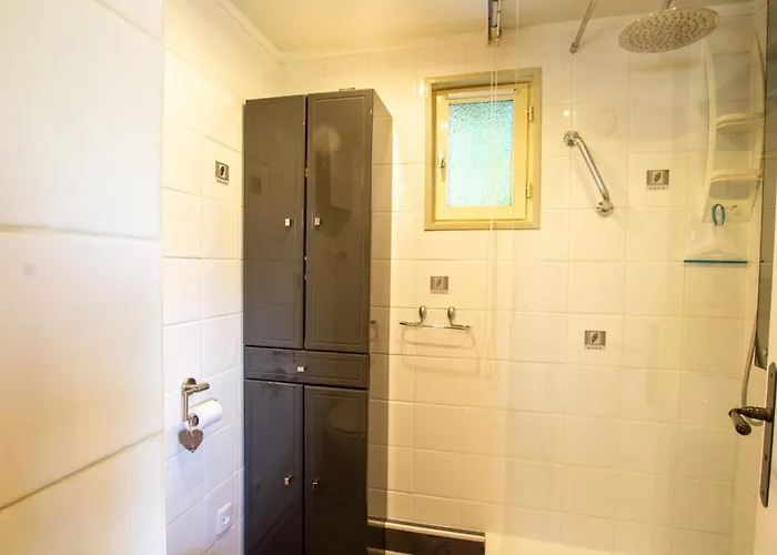 Rustique Au Perigord Noir Avec Terrasse Et Equipements Inclus - Fr-1-616-57 *